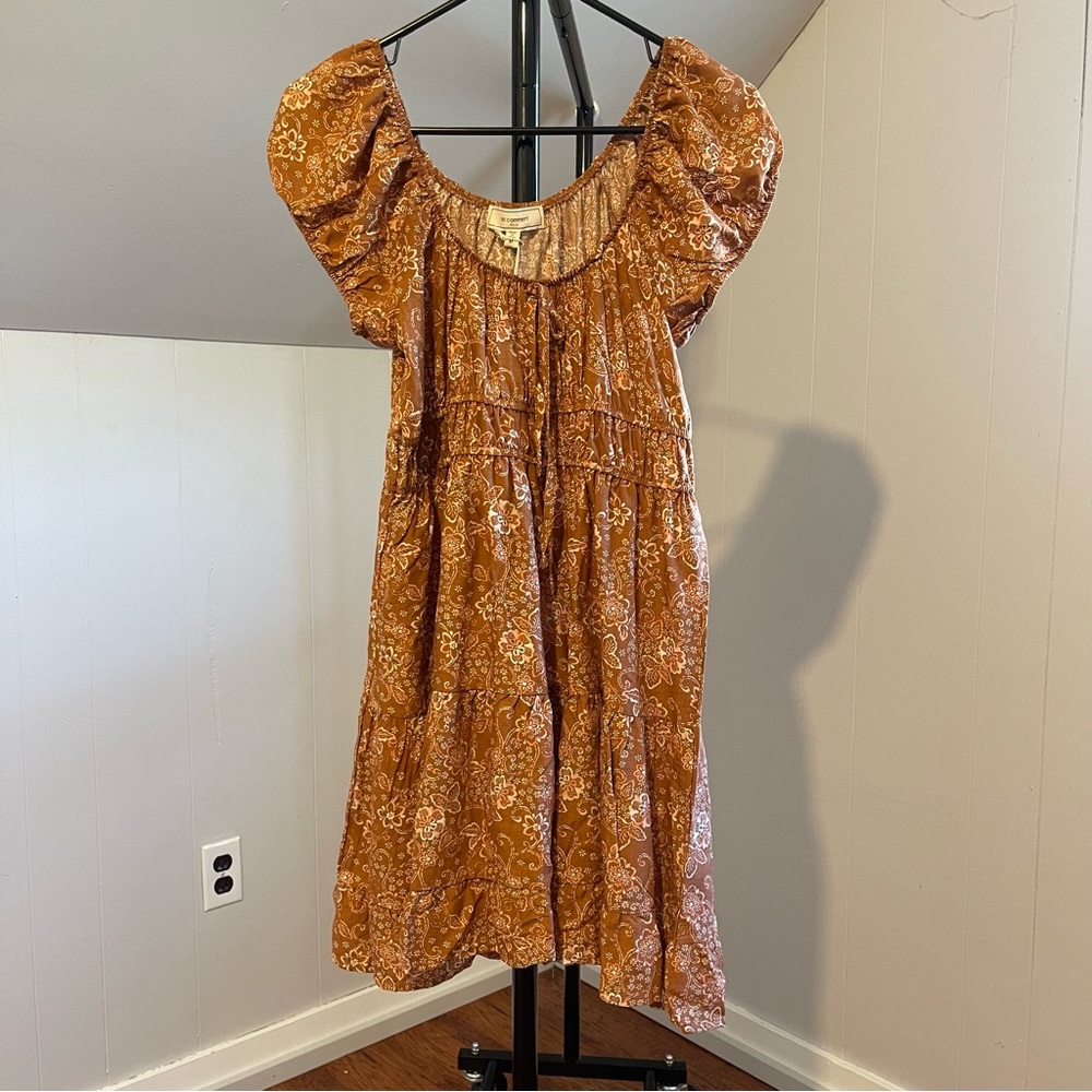 NYLA No Comment Women’s tan knee length dress size Medium